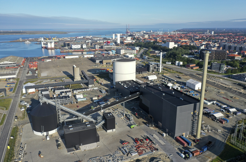 Luftfoto af Din Forsynings anlæg på havnen i Esbjerg
