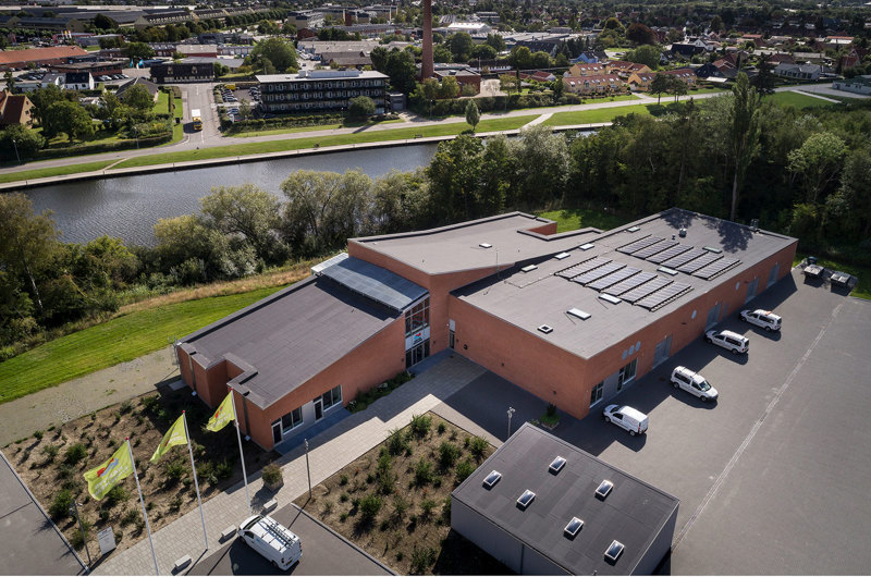 Dronefoto af Næstved fjernvarmes hovedbygning