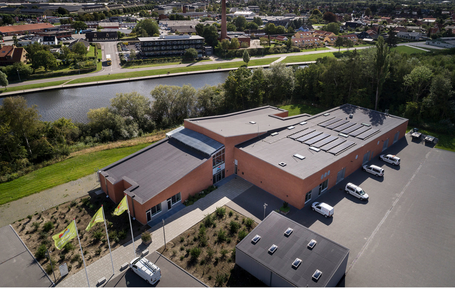 Dronefoto af Næstved fjernvarmes hovedbygning